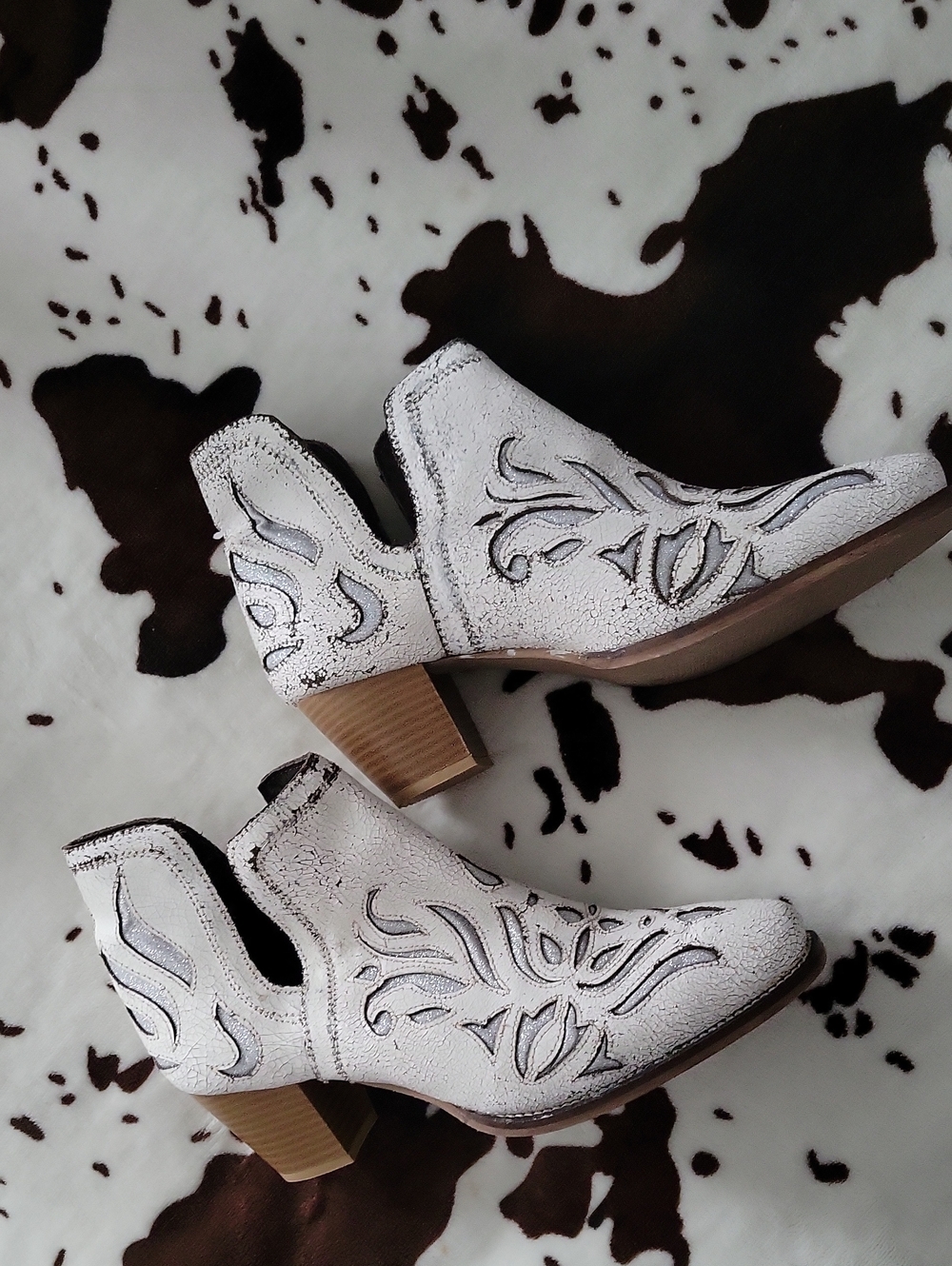 Roper White Cutout Western Ankle Booties